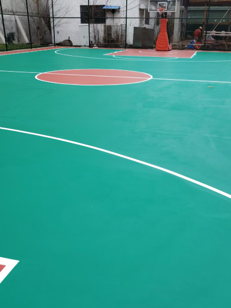 藤县 球场长期使用易出现地面开裂
